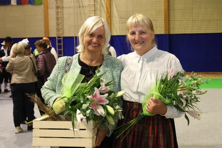 11. MEDNARODNI FOLKLORNI FESTIVAL RAKEK 73 FOTO LJUBO VUKELIČ